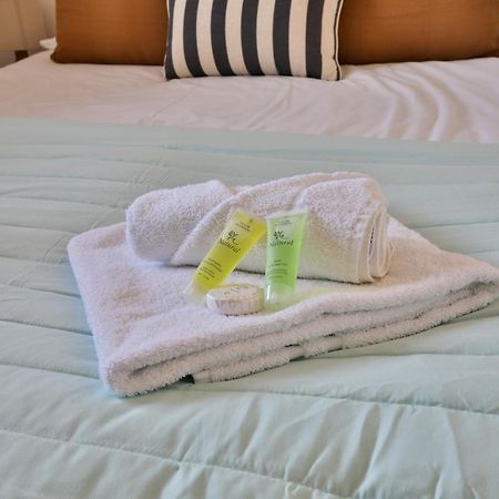 Stayright 2 Bed Beach House With Private Parking- Next To Barry Beach And Jackson Bay Zewnętrze zdjęcie