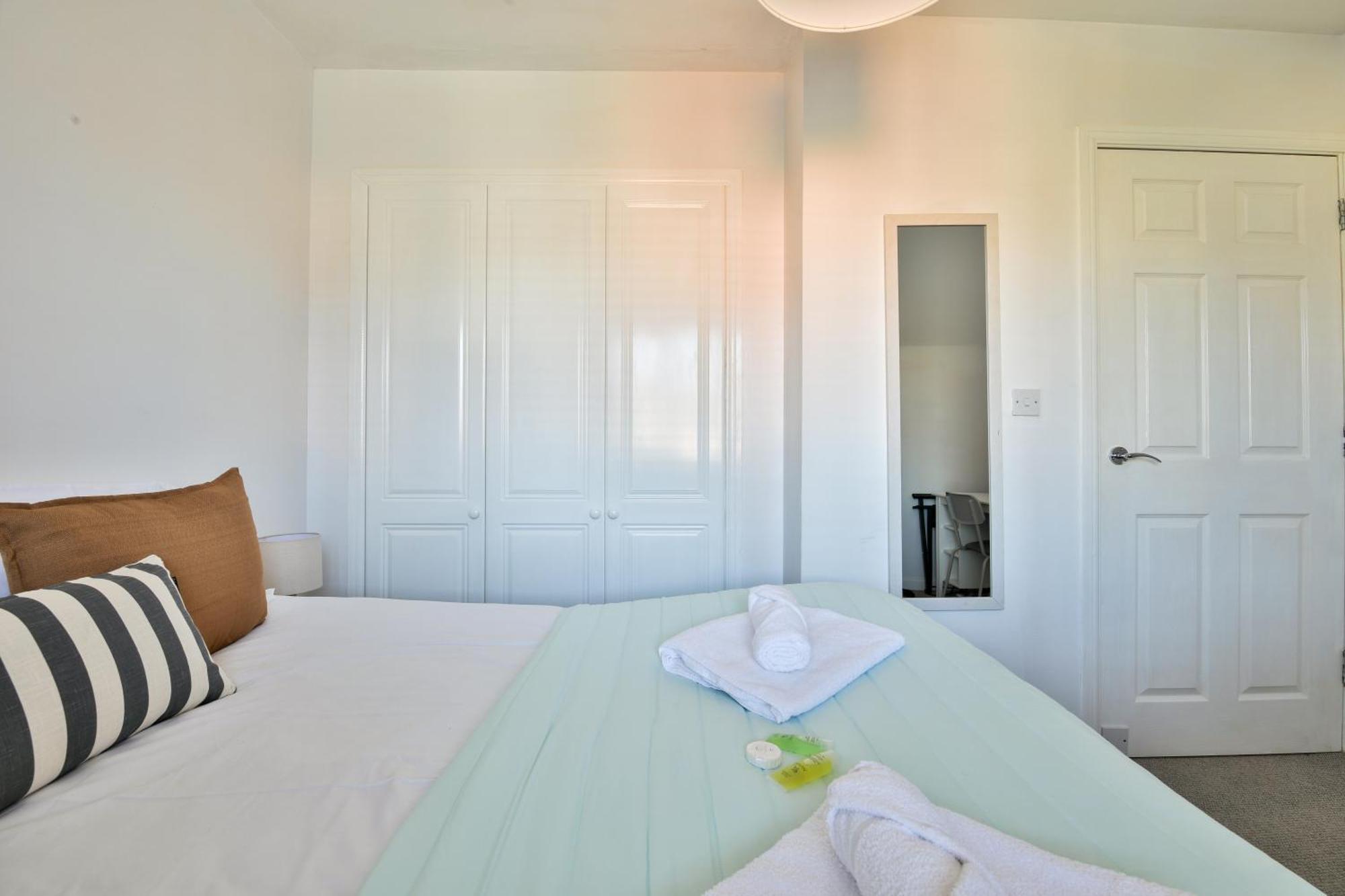Stayright 2 Bed Beach House With Private Parking- Next To Barry Beach And Jackson Bay Zewnętrze zdjęcie